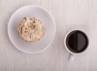 Новогодние меренги с медово-йогуртовым кремом и каштанами