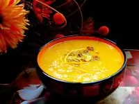 Тыквенный крем-суп с карамелизированными фисташками