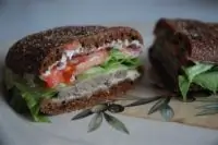 Теплый сырный cэндвич с печенью