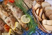 Сибас, фаршированный каштанами и грибами