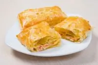 Пирожки с копченым лососем и фетой