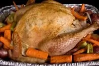 Запеченная в мешке индейка с сельдереем и луком