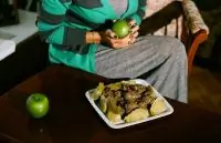 Печень с яблоками