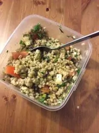 Перловка с фетой, томатами и укропом