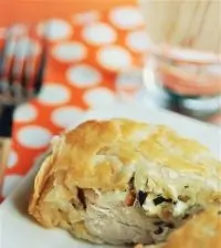 Куриные рулеты в слоеном тесте