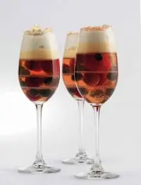 Желе из шампанского с ягодами