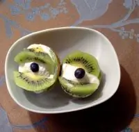 Десерт из киви и мороженого