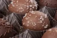 Шоколадные трюфели с шампанским в сахаре