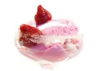 Замороженное клубничное суфле со взбитыми сливками