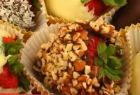 Клубника в шоколаде и хрустящем арахисе