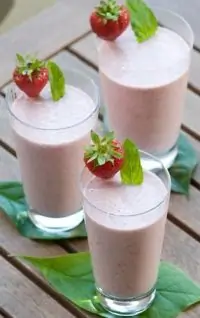 Клубничный смузи с клюквенным соком