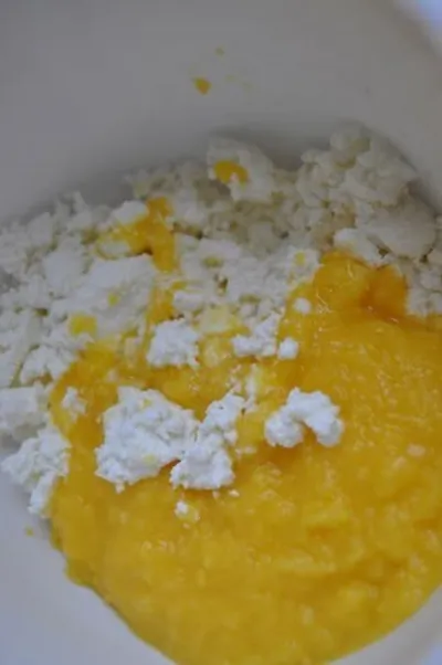 Творожный завтрак с манго и апельсином