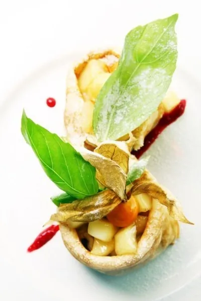 Тонкие блинчики с яблоками