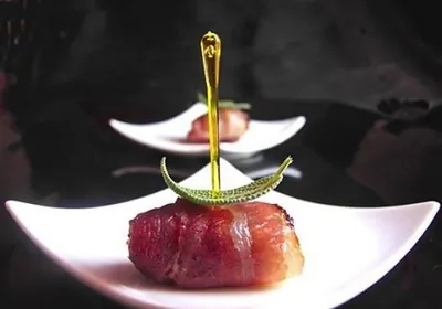 Финики с миндалем и беконом