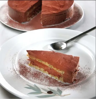 Шоколадный торт с фисташками и оливковым маслом