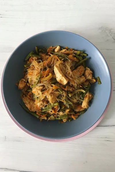 Фунчоза с курицей и овощами