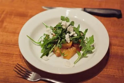 Салат из желтой свеклы с зернами граната и фетой