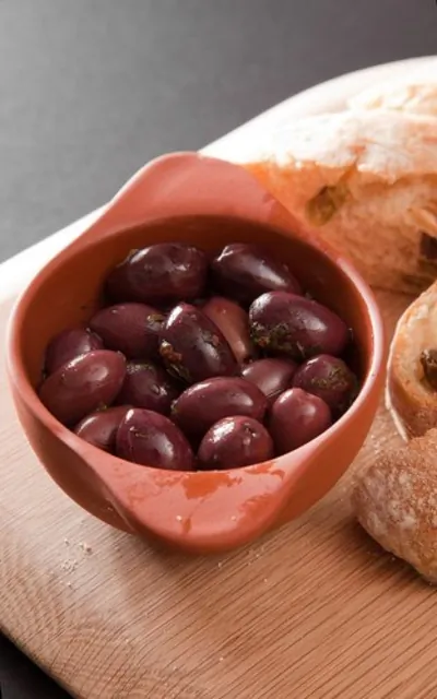 Оливки с чесноком и орегано