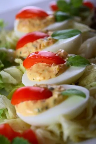 Фаршированные яйца с карри