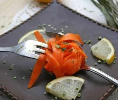 Лимонная морковь с зеленью