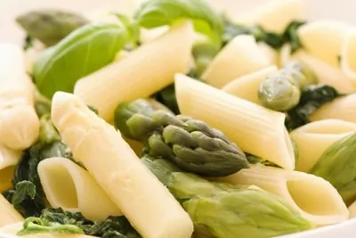Пенне со спаржей в лимонно-сливочном соусе