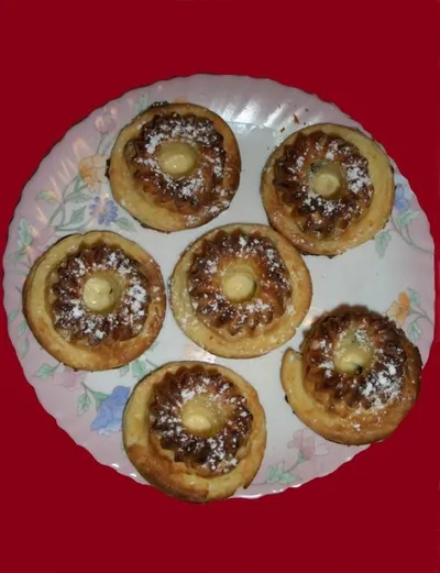 Кексы и творожной массы с изюмом