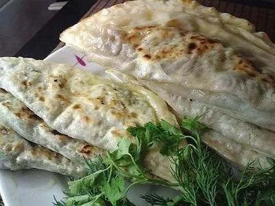 Кутабы со свежей зеленью