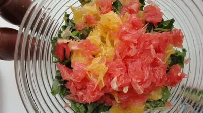 Азиатский салат со шпинатом и апельсином