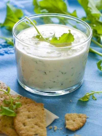 Сливочный соус из феты с мятой