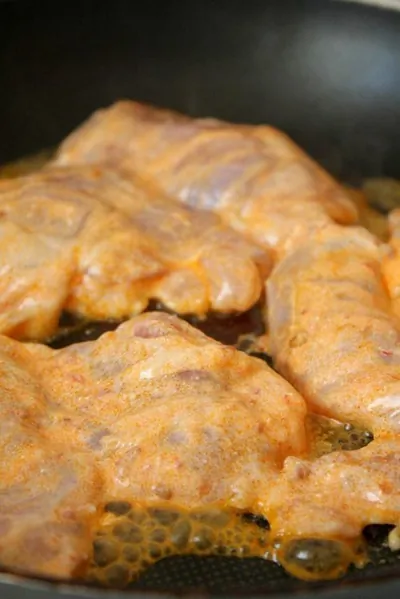 Ароматный йогуртовый маринад со специями для курицы