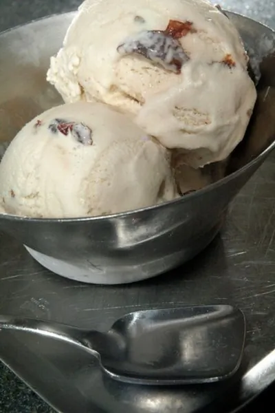 Ромовое мороженое с изюмом