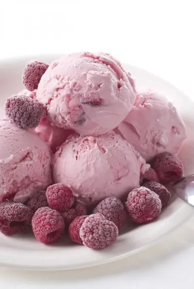 Малиновое йогуртовое мороженое