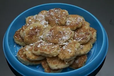 Яблочные оладьи с йогуртом