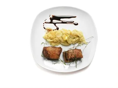 Копченые свиные ребра с уксусным луком