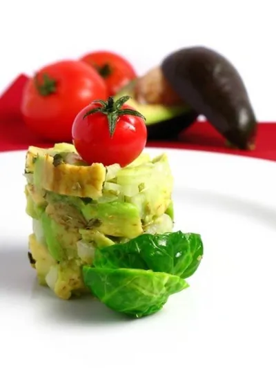 Сальса из авокадо и красного лука