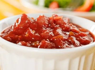 Пряный томатный дип к печеному картофелю