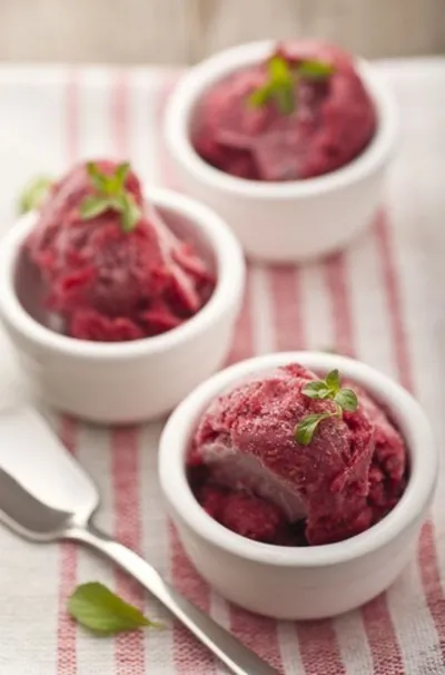 Сливово-ягодный шербет с белым вином