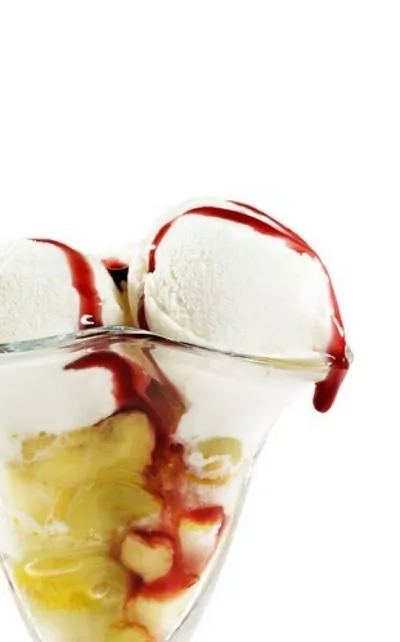 Санди с манго и малиновым соусом