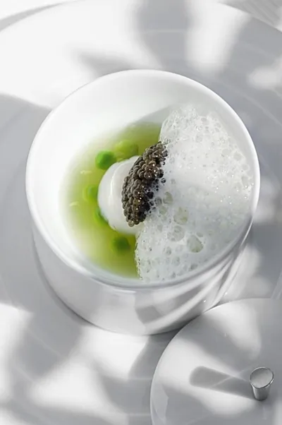 Зеленый горошек с аквитанской черной икрой