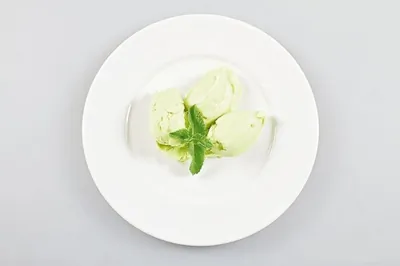 Йогуртовое мороженое с авокадо и огурцом