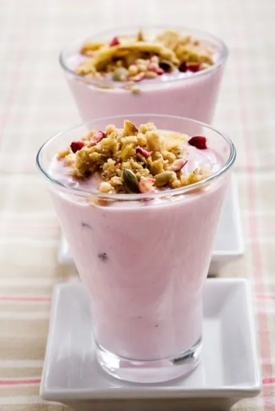 Клюквенные мюсли с йогуртом