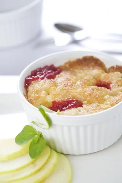 Печеный заварной крем с малиной