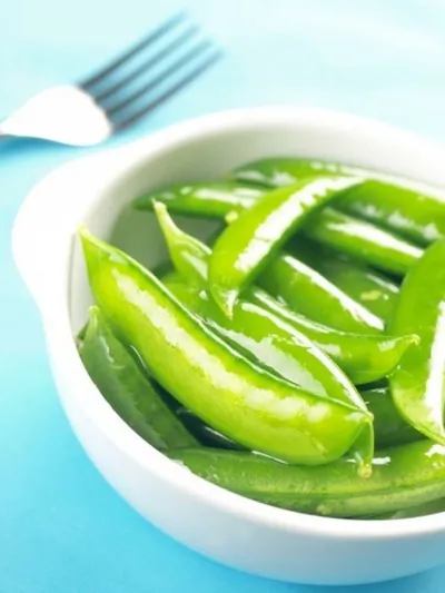 Закуска из стручкового горошка с орегано