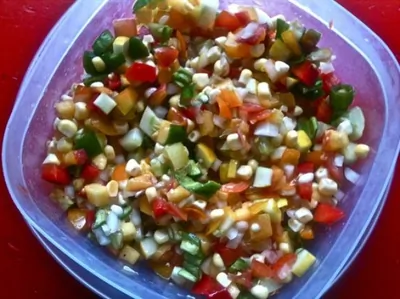 Сальса с персиками и кукурузой