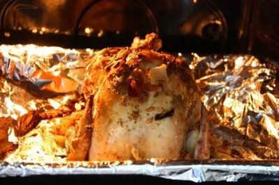 Цыпленок, фаршированный рисом и цукатами