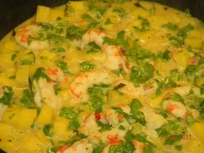 Креветки с ананасом в соусе карри