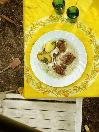 Баранья корейка с чехонью, белым вином и картошкой