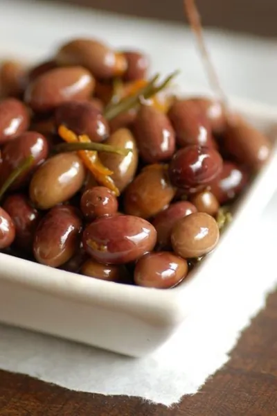 Оливки в остром чесночном масле с чили