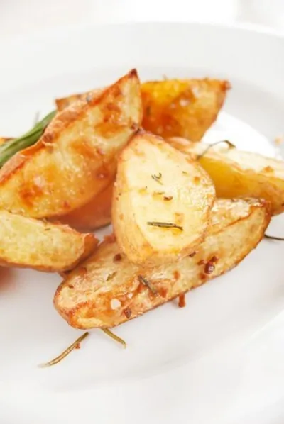 Жареный картофель с чесноком