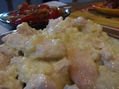 Курица в яблочно-чесночном соусе